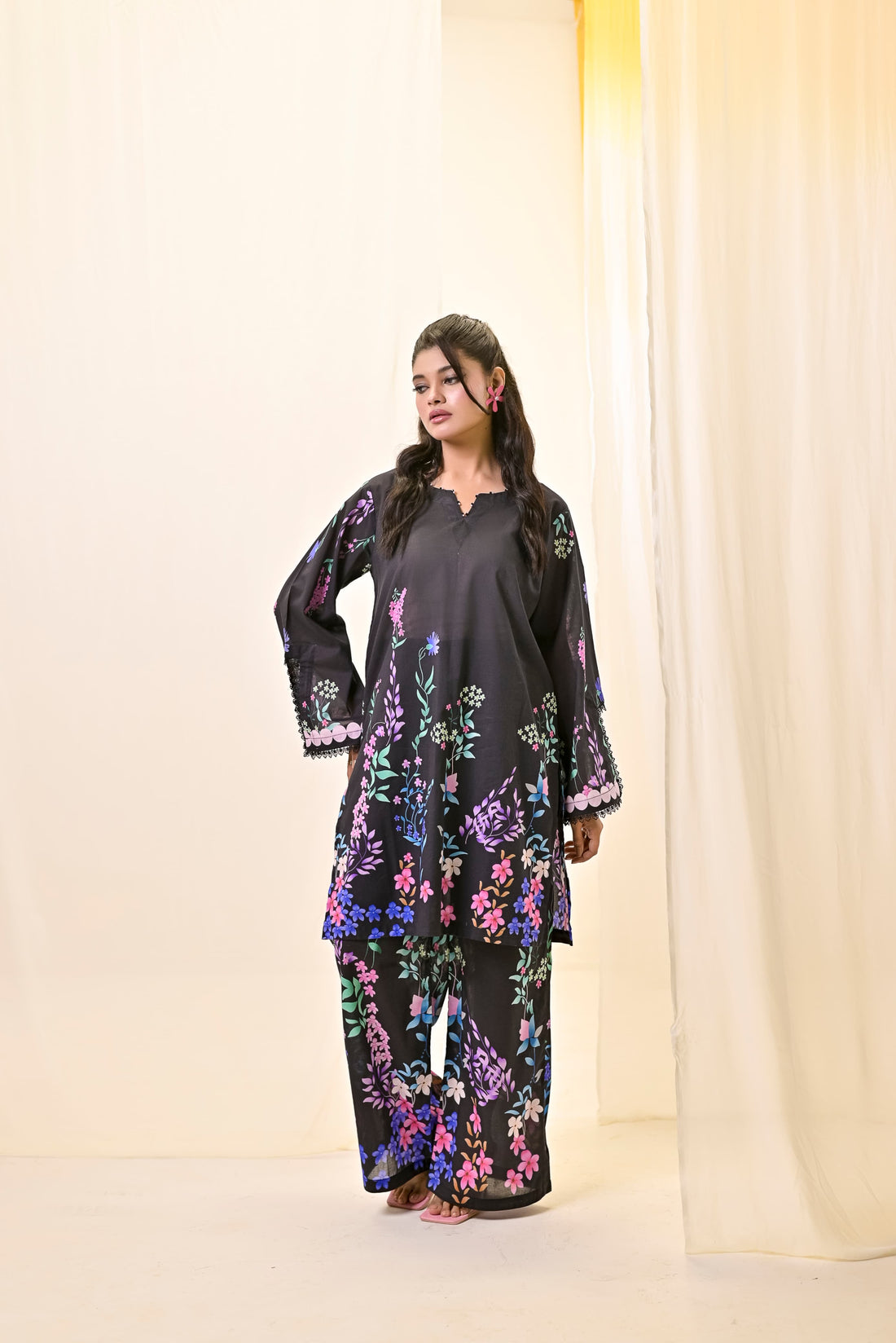 Midnight black floral bloom set